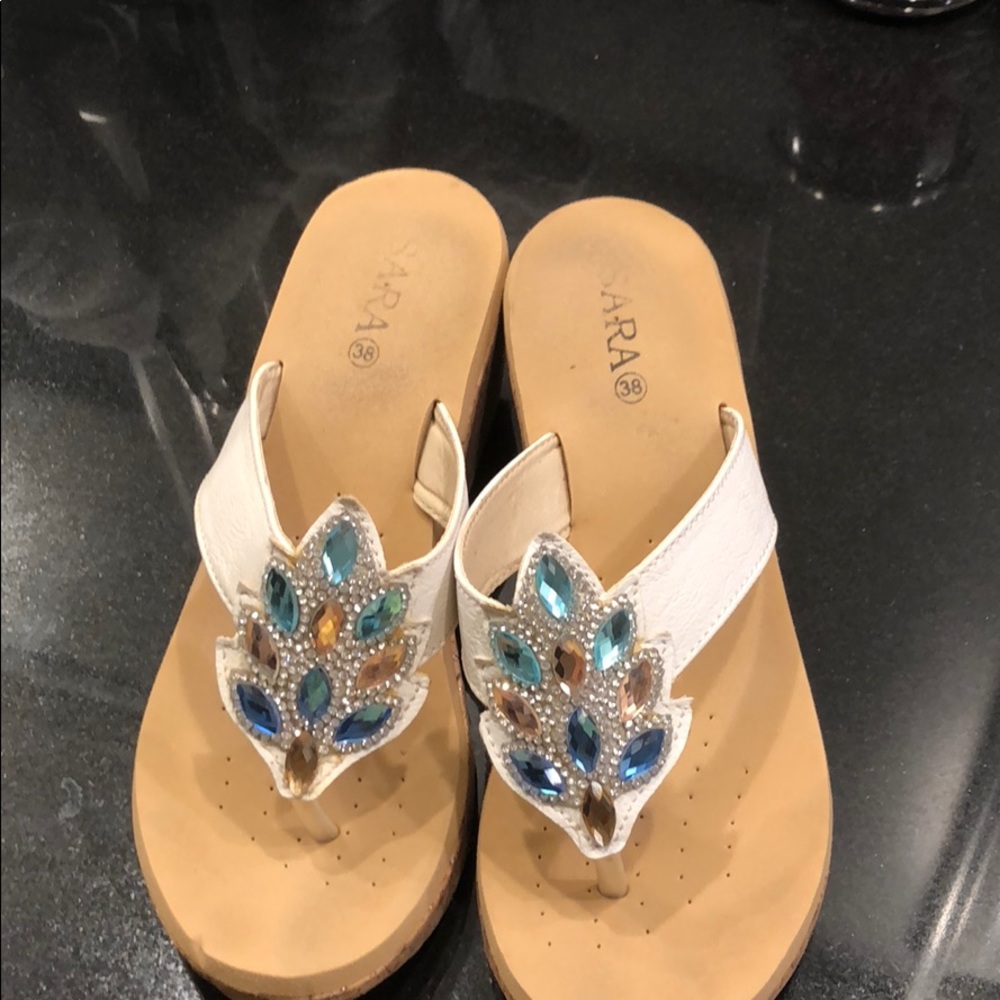 Moderate use sandals